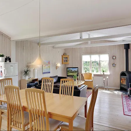 Vakantiehuis Two-bedroom Holiday In *