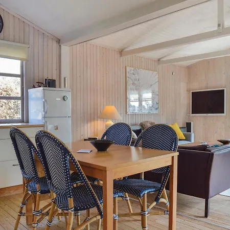 Vakantiehuis Two-bedroom Holiday In Vejby