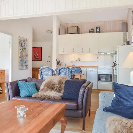 Vakantiehuis Two-bedroom Holiday In *